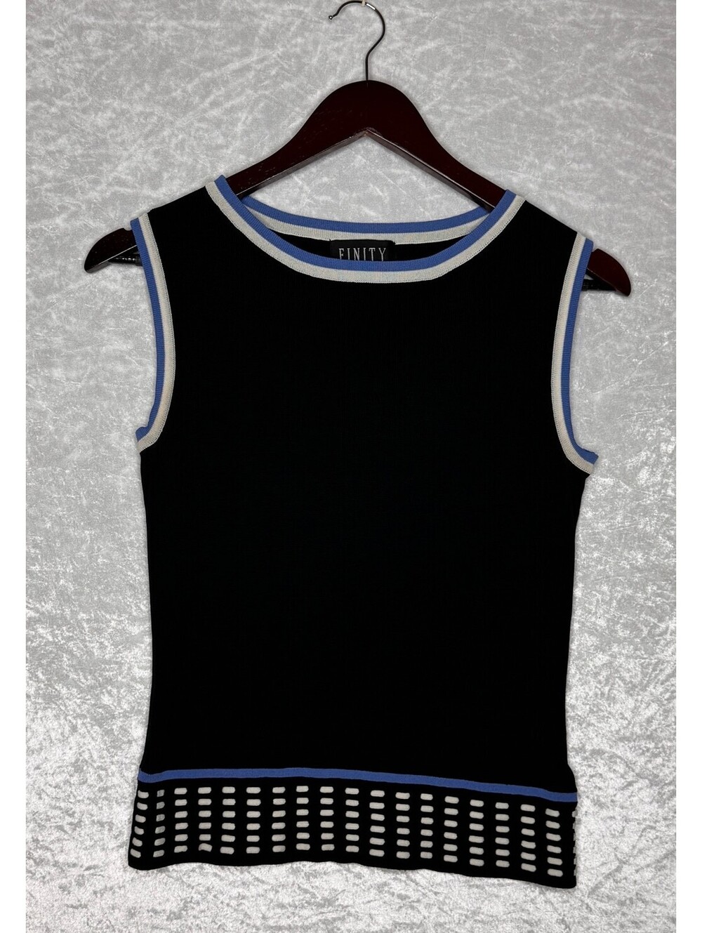 Women's Size Medium Finity Sleeveless Blouse